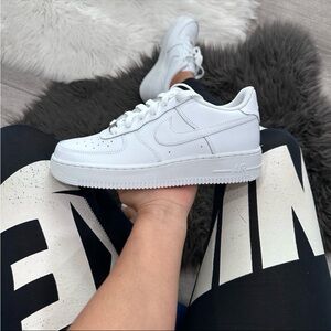 Nike Air Force 1 LE (gs) (size 5.5 youth/fit size 7 in women's)
